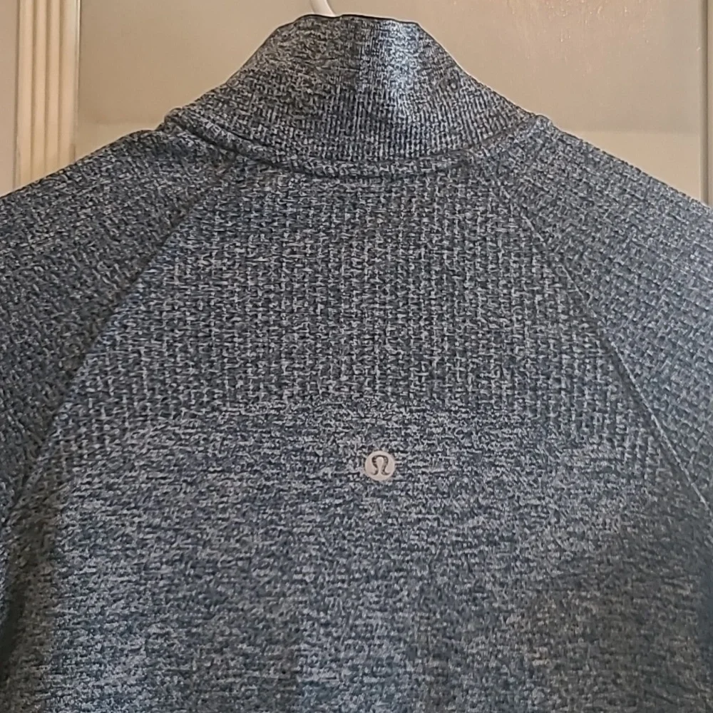 Lululemon Atletica Long Sleeves Active Top, Size 2, Color Light Blue 👌 ✨️ 😀 - Picture 10 of 16